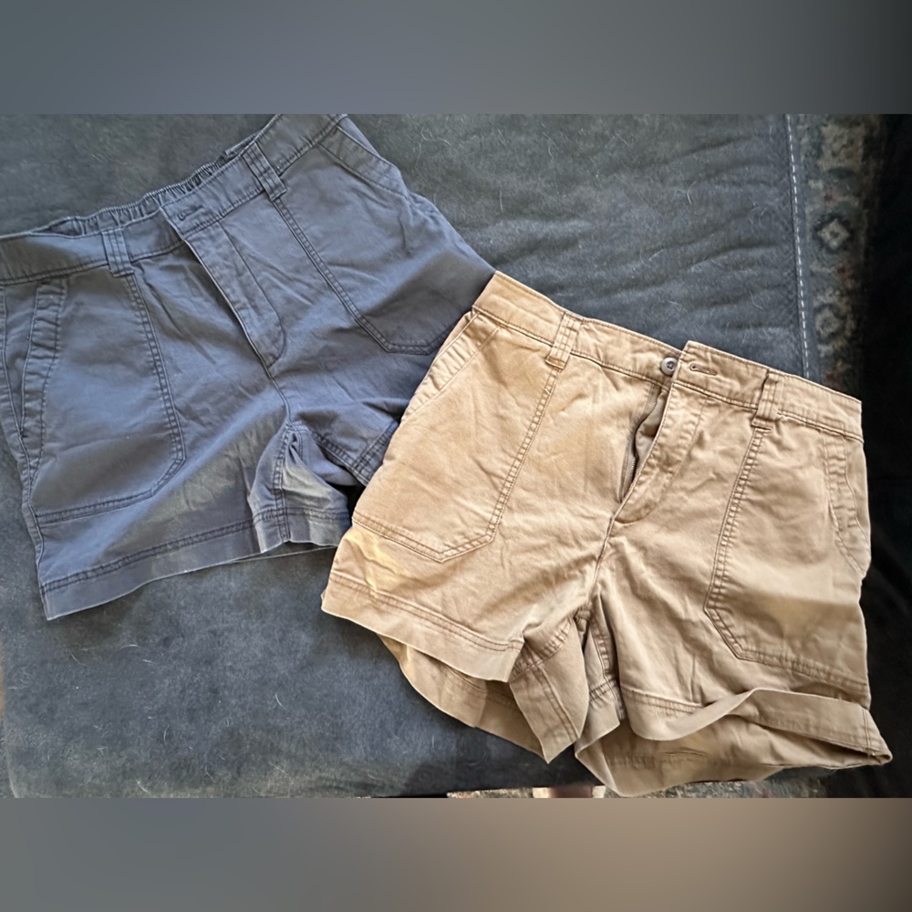 Old Navy Women's Cargo Shorts Size Medium - Gray and Tan (2 pair - can separate)